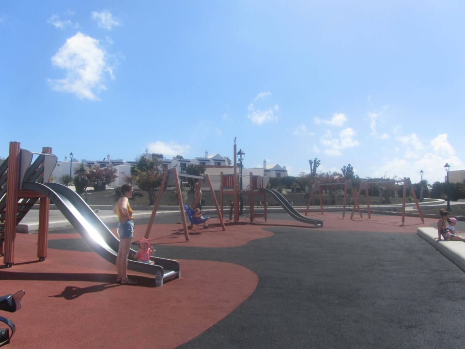 Großer Prommenaden-Spielplatz allsun App.-Hotel Albatros
