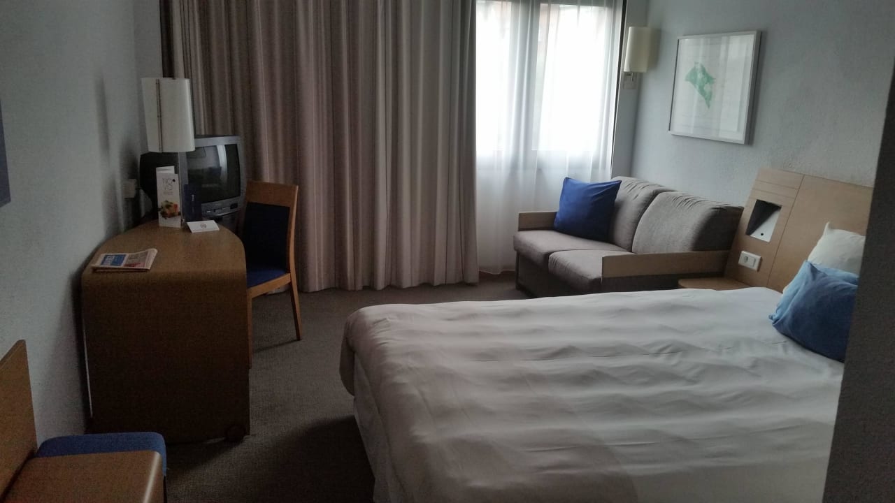 Bett mit TV Hotel Novotel Gdansk Centrum