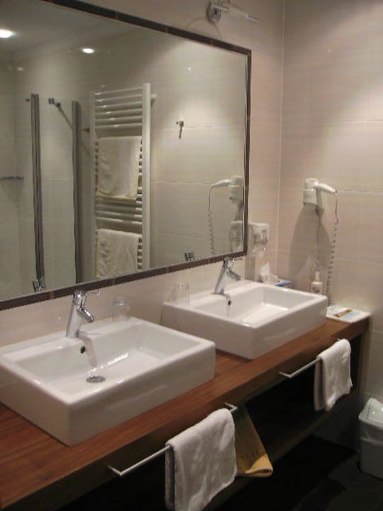 Zi. 329 - Waschbecken Feel Good Resort Johannis