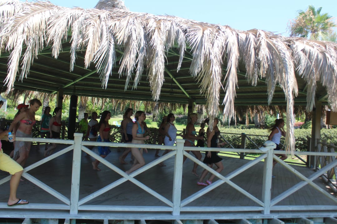 Занятие танцами Starlight Resort Hotel