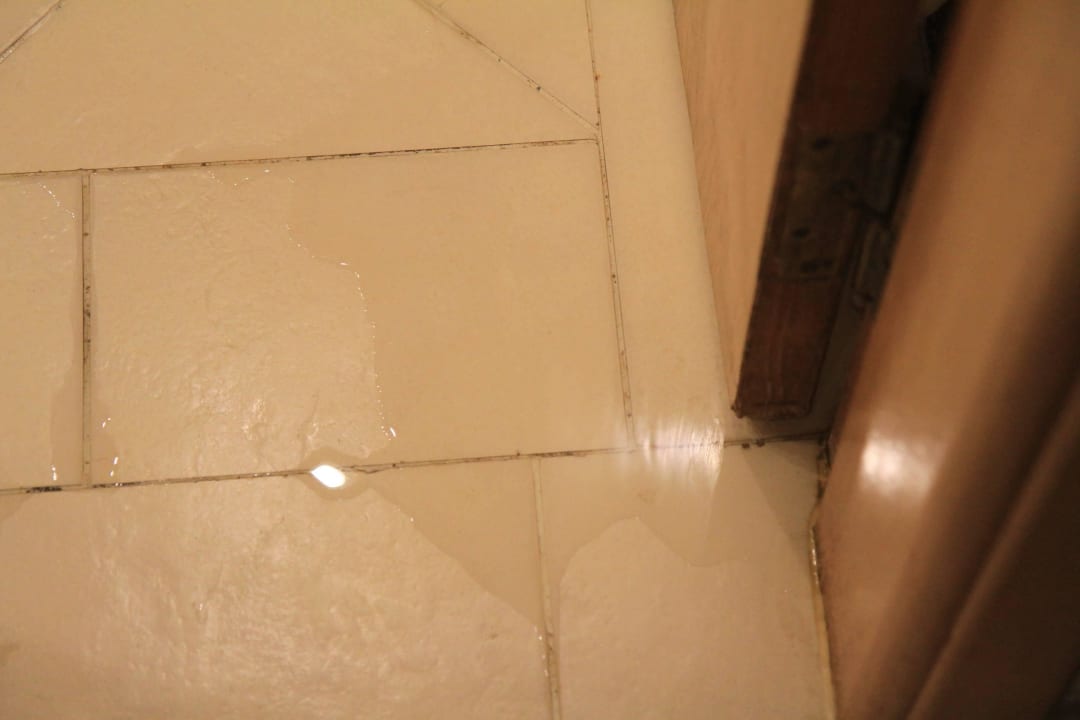 Bad Toilette undicht ☹️ Pickalbatros Dana Beach Resort - Hurghada