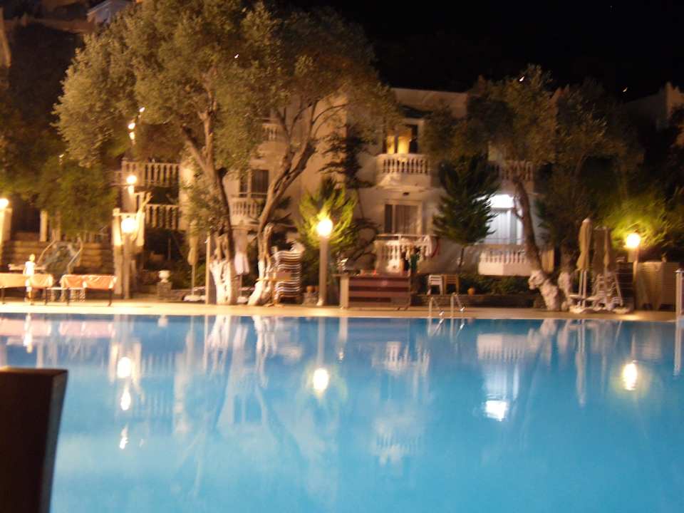 Basen wieczorem Hotel Nish Bodrum Resort