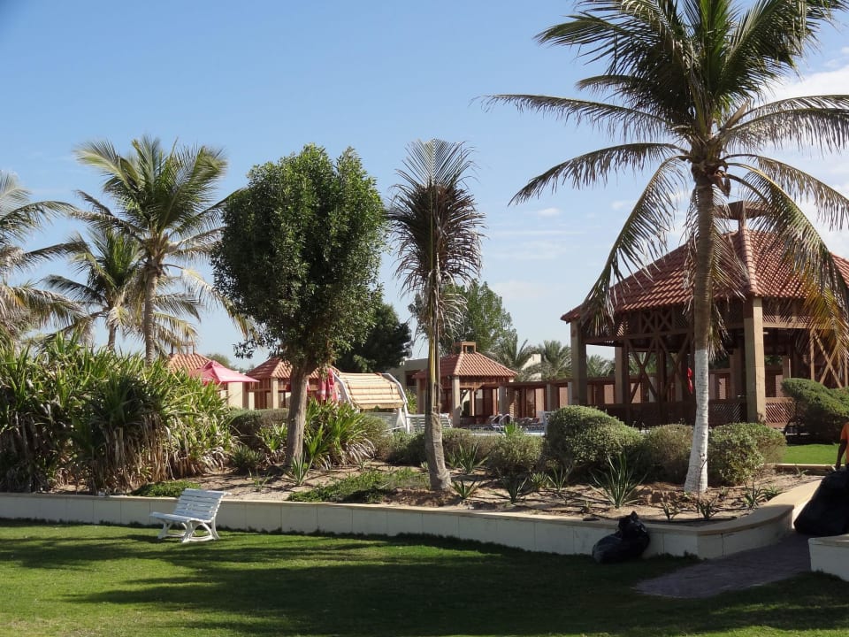 Blick zum Pool Umm Al Quwain Beach Hotel