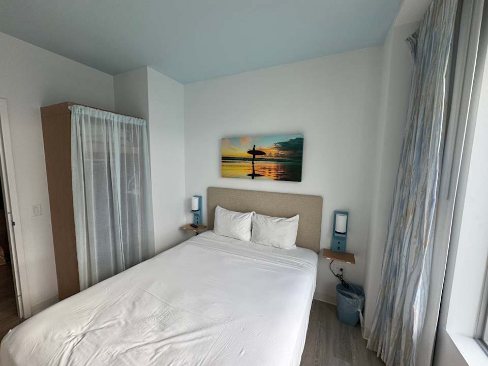 Zimmer Universal’s Endless Summer Resort – Dockside Inn and Suites