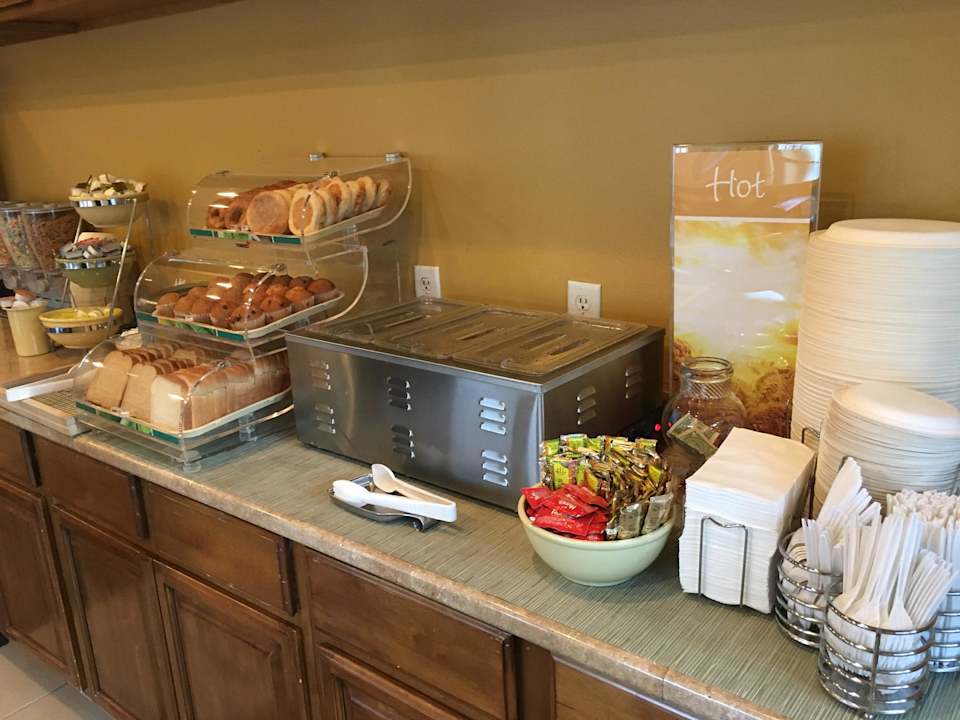 Gastro Quality Inn & Suites Montclair