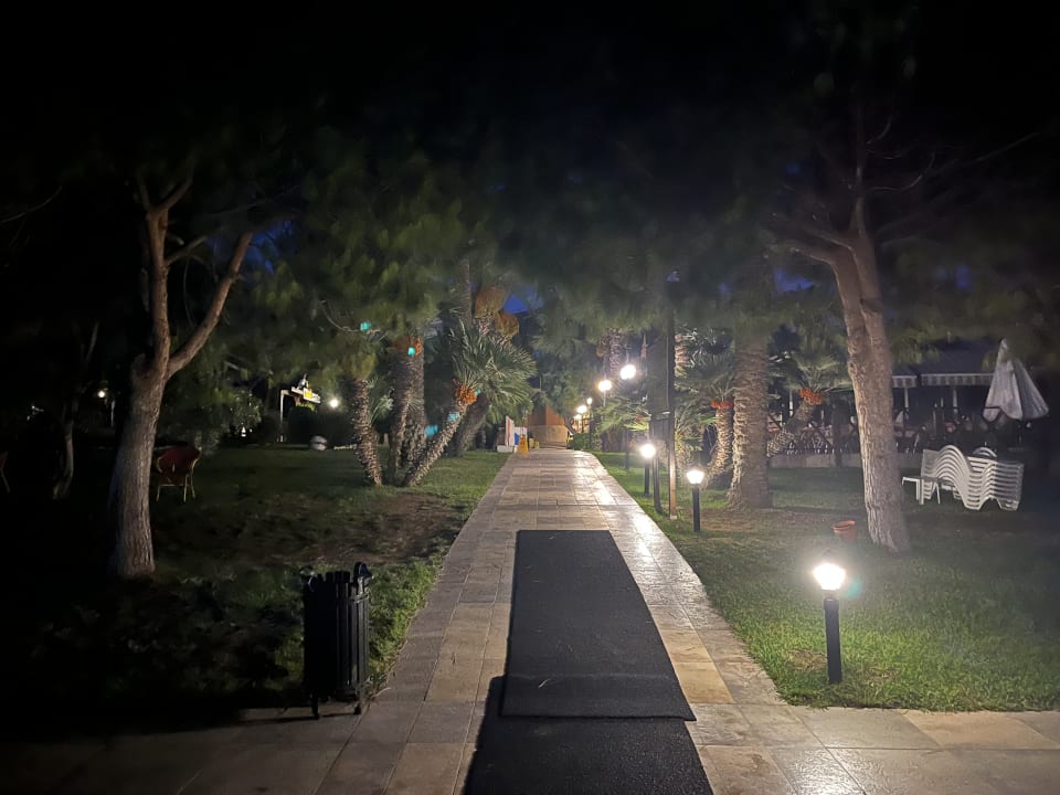 Gartenanlage Sunis Kumköy Beach Resort Hotel & Spa