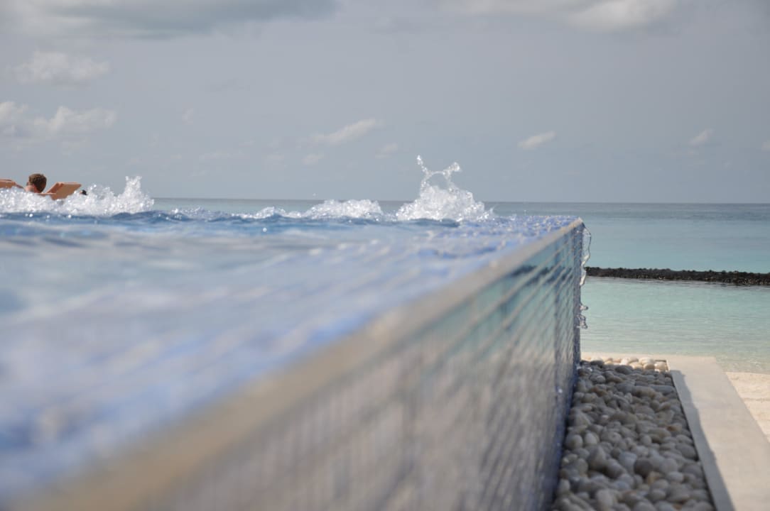 Infinity-Pool Kuramathi Maldives