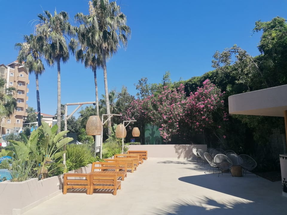 Pool Side Mare Resort & Spa