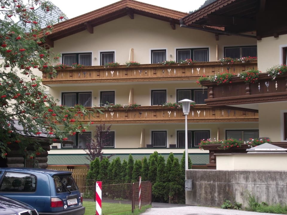 Neubau von hinten Hotel Rose