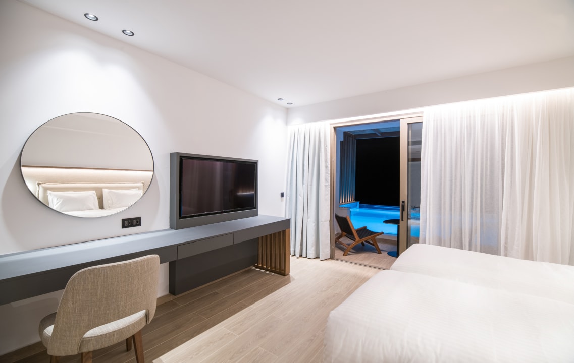 Zimmer AKASHA Beach Hotel & Spa