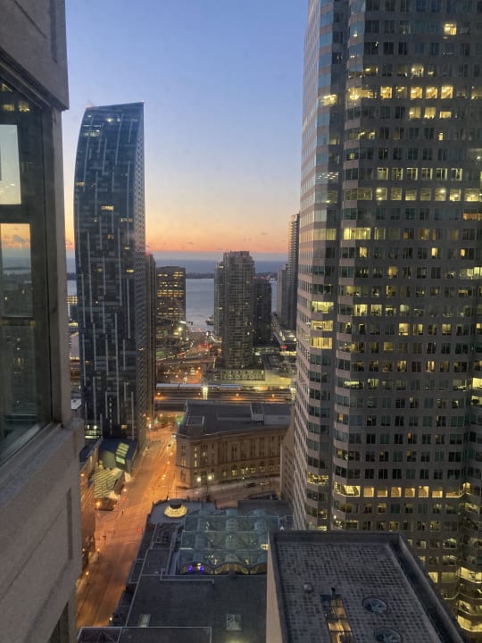 Ausblick One King West Hotel & Residence