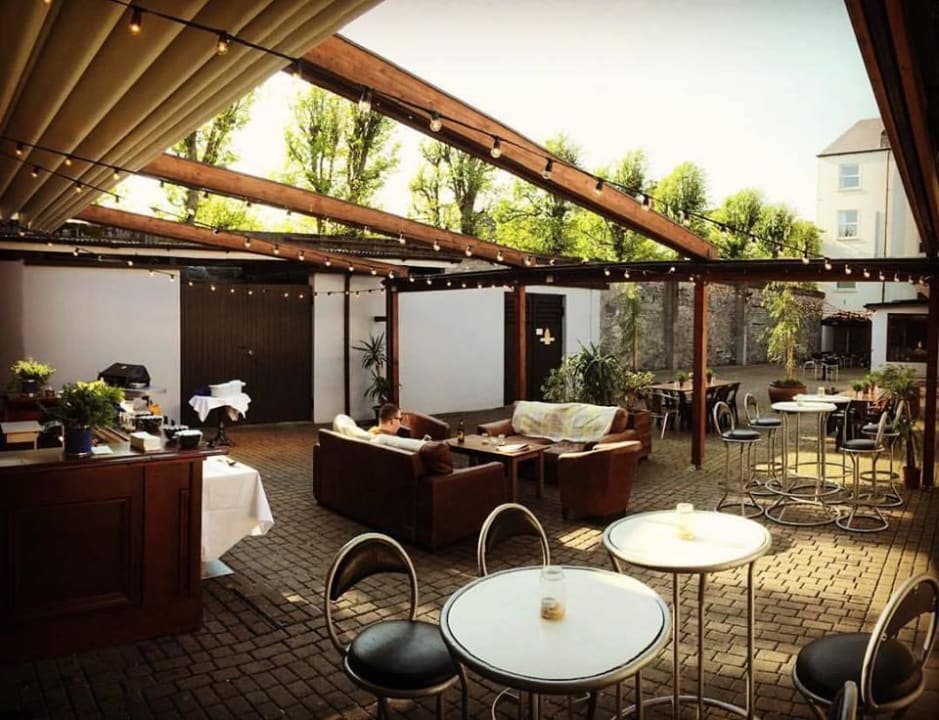 Courtyard Hotel Benners