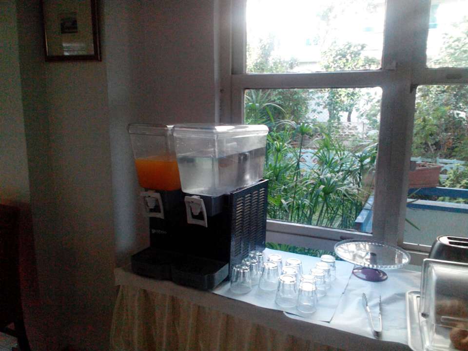 Außer Tee und Kaffee auch Saft und Wasser Hotel Pinar