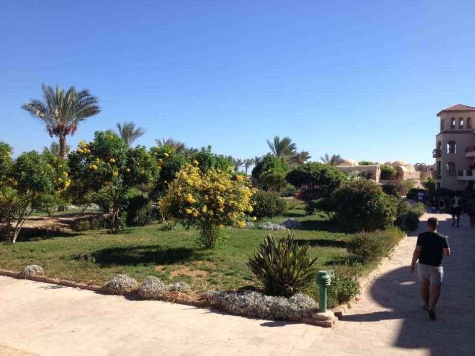 Ogrody hotelowe Pensée Royal Garden Beach Resort