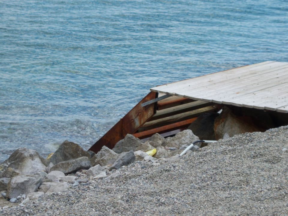 Treppe vom Strand ins Meer Hotel Miramare Park