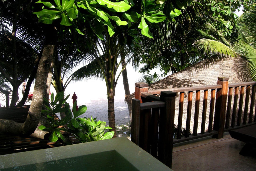 Blick von der Terrasse auf den Strand Anantara Rasananda Koh Phangan -  Villas