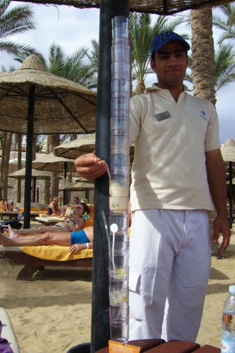Einer der gutgelaunten Beachboys The Grand Hotel Sharm El Sheikh