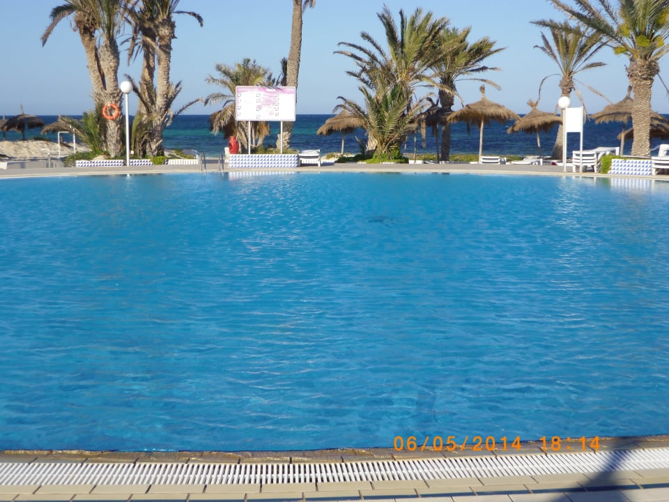 Pool direkt am Strand Hotel El Mouradi Djerba Menzel