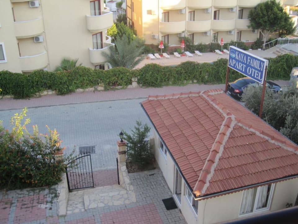 Blick von Balkon auf Rezeption Hotel Kaya Family Apart