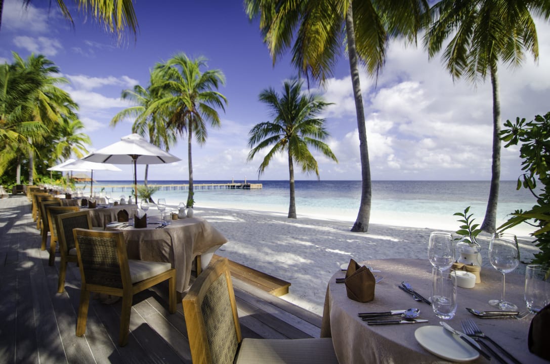 Deck des Hauptrestaurants Dhonveli Mirihi Island Resort