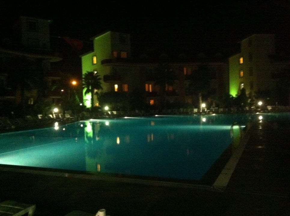 Pool bei Nacht Hotel Orfeus Park