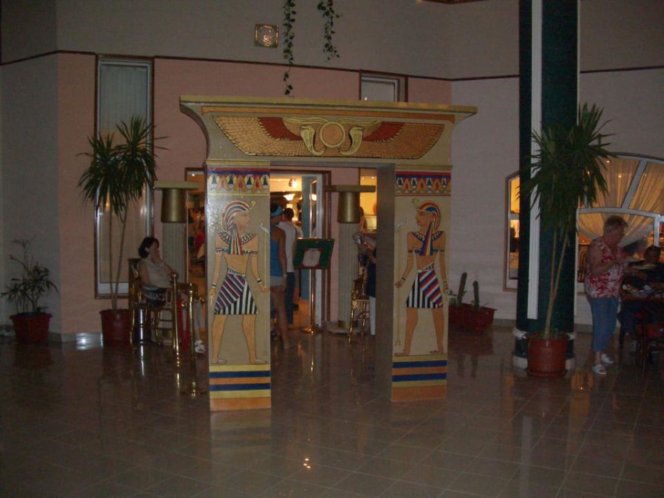 innere eingang zum sehr guten hauptrestaurant Pickalbatros Royal Moderna Resort-Sharm El Sheikh