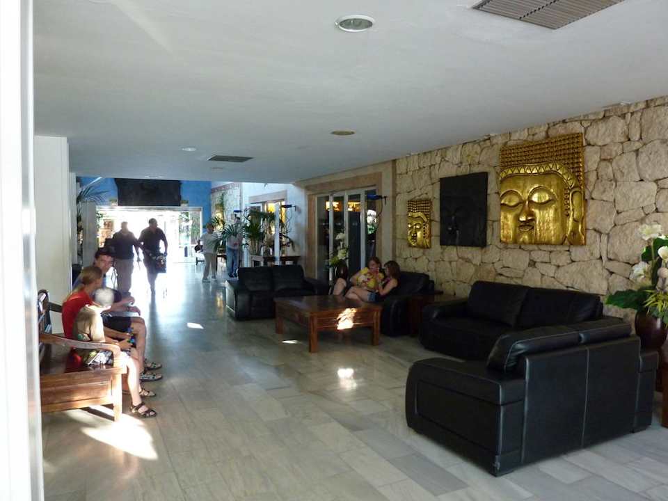 Lobby FERGUS Style Bahamas