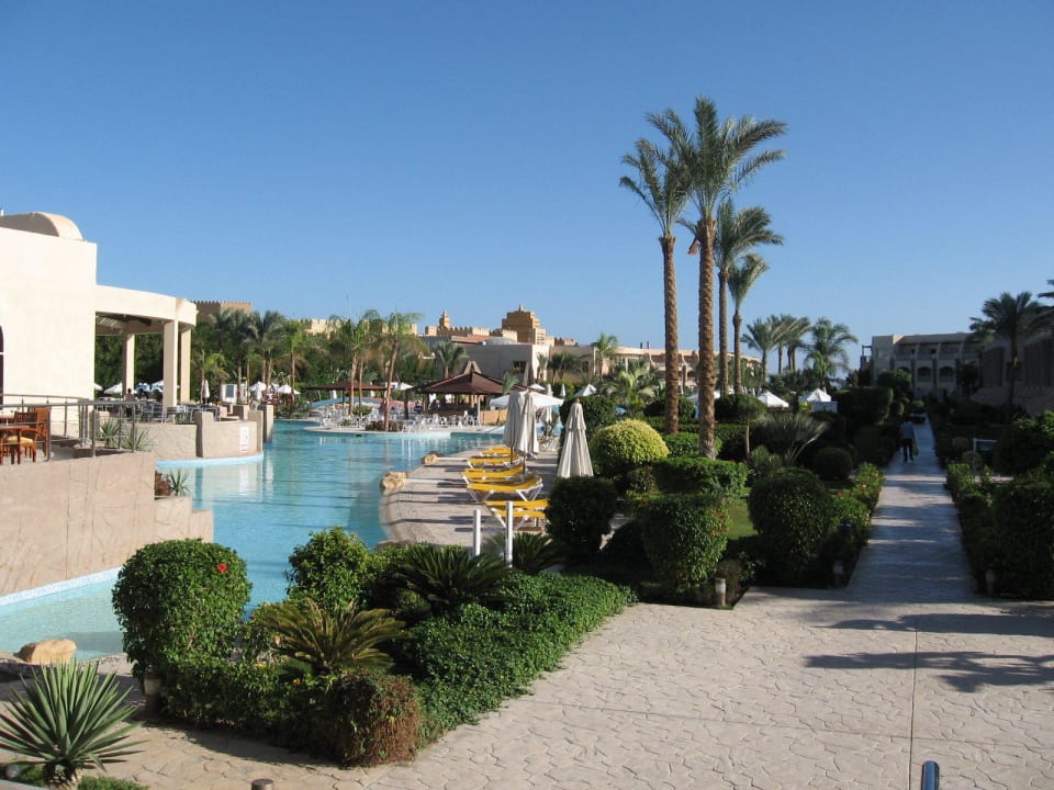 Бассейн Prima Life Makadi Resort