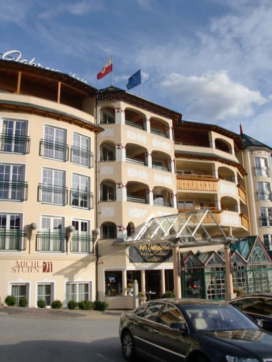 Vorderseite Wellnessresort Vier Jahreszeiten