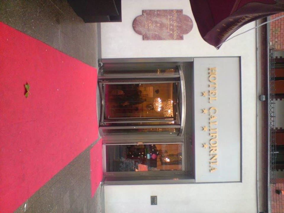 Roter Teppich - nur für uns Leonardo Hotel Berlin KU´DAMM