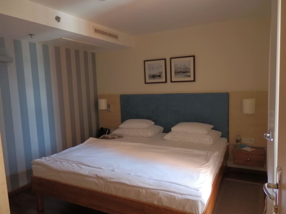 Schlafzimmer mit Flat-TV Valamar Riviera Hotel & Residence