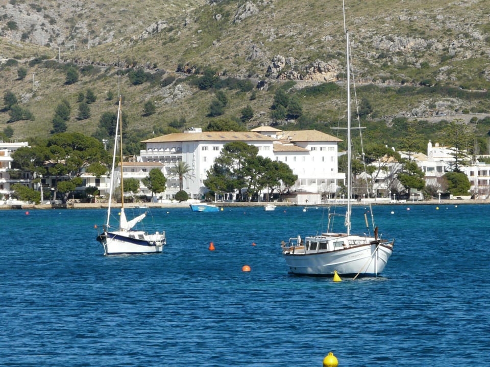 Hotel vom Hafen aus gesehen Illa d´Or Hotel & Club Apartamentos