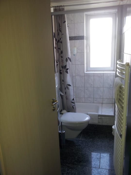 Economy Class - Badezimmer Parkhotel Heidehof