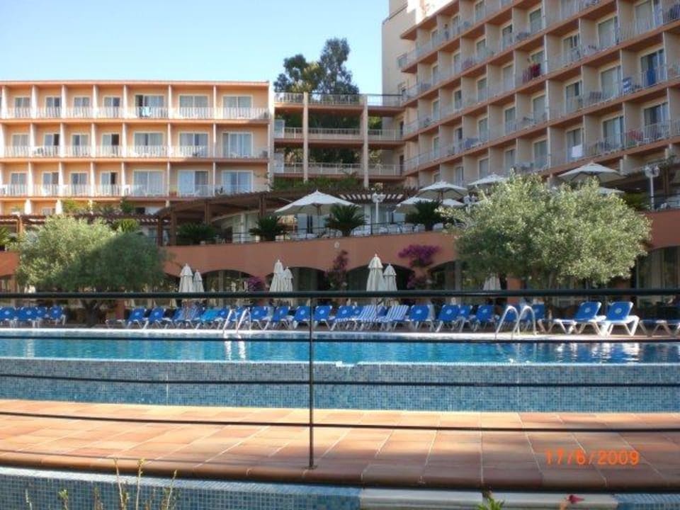 Vorderansicht des Hotels Valentin Grand Park Suite Hotel