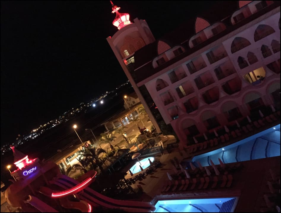 Ausblick vom Zimmer bei Nacht Well Palace Side
