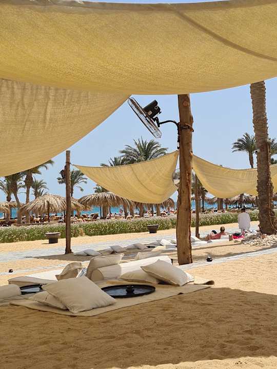 Gastro Serry Beach Resort