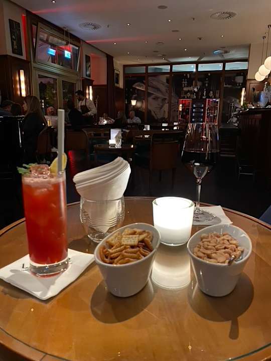 Gastro Lindner Hotel Frankfurt Main Plaza, part of JdV by Hyatt