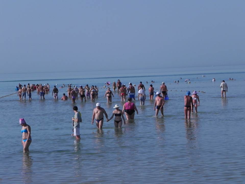 Droga dla chcących popływać w morzu Le Jardin Aqua Park Resort