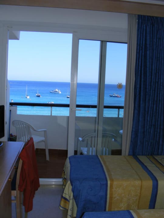Ausblick aus dem Zimmer nach draußen Universal Hotel Castell Royal