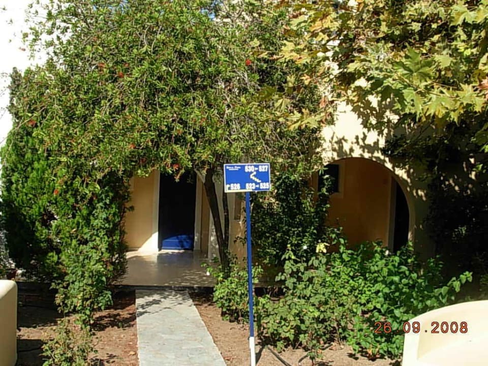 Wejście do bungalowu Grecotel Casa Paradiso