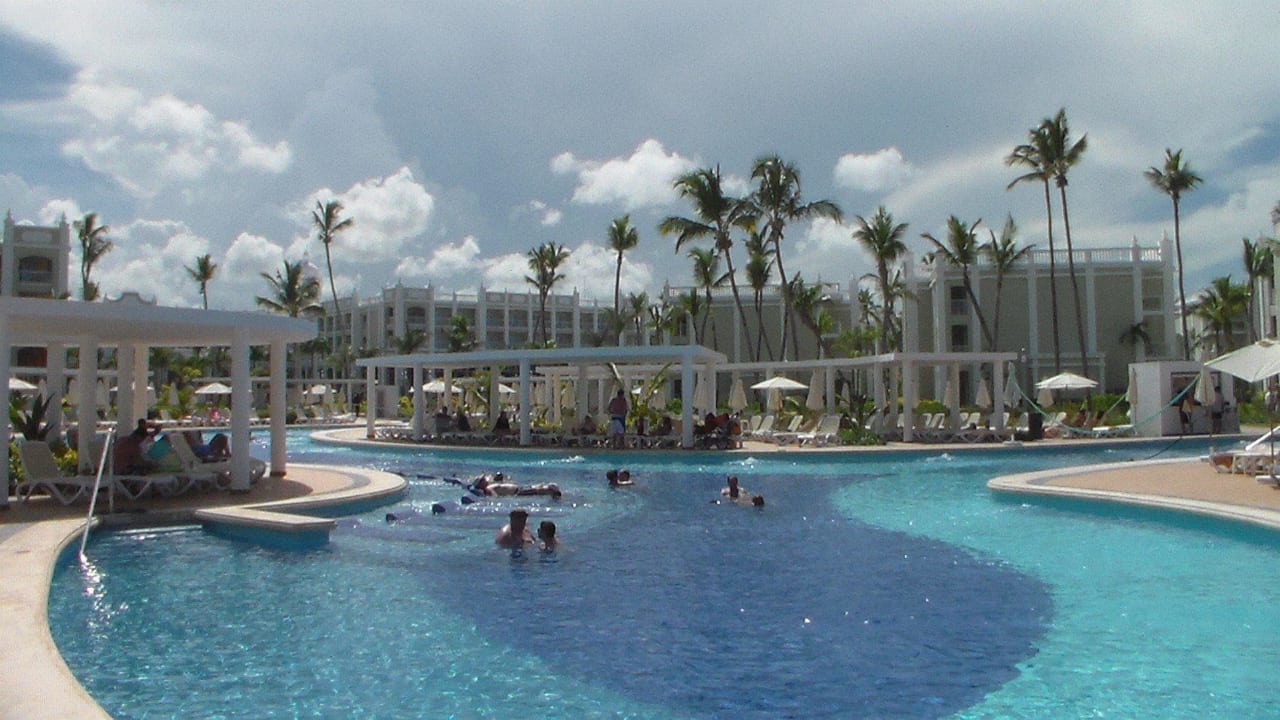 Schöner Pool Hotel Riu Palace Bavaro