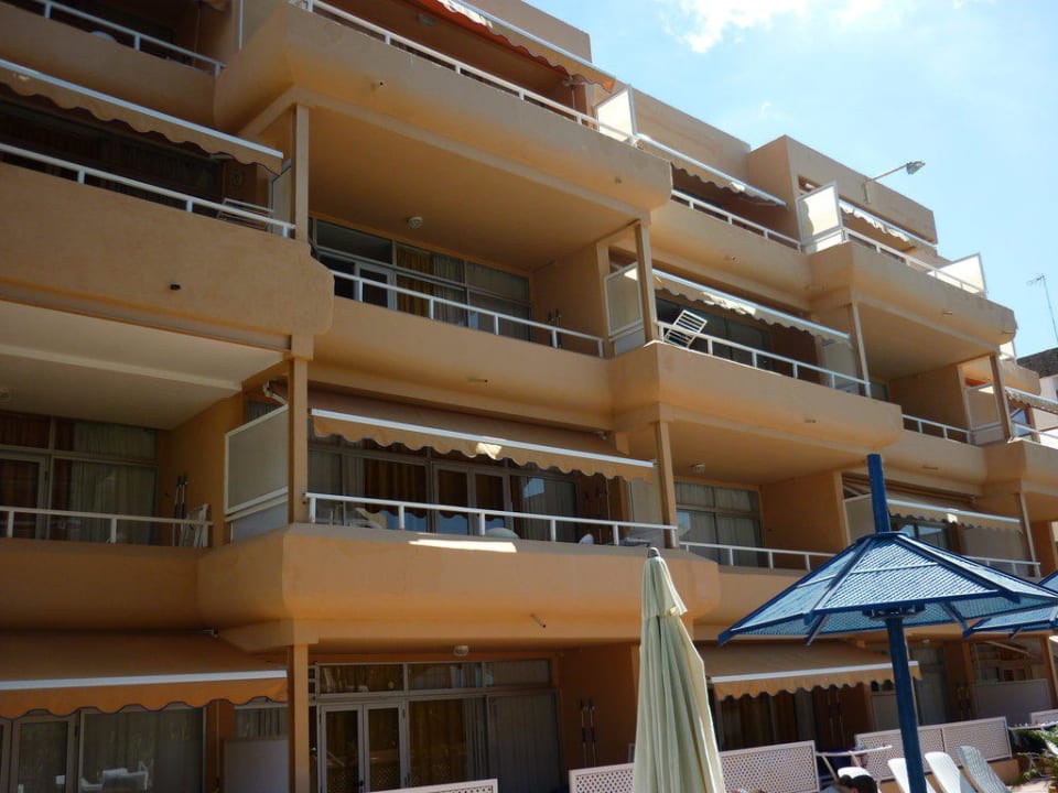 Fassadenansicht Pool Apartamentos Belmonte