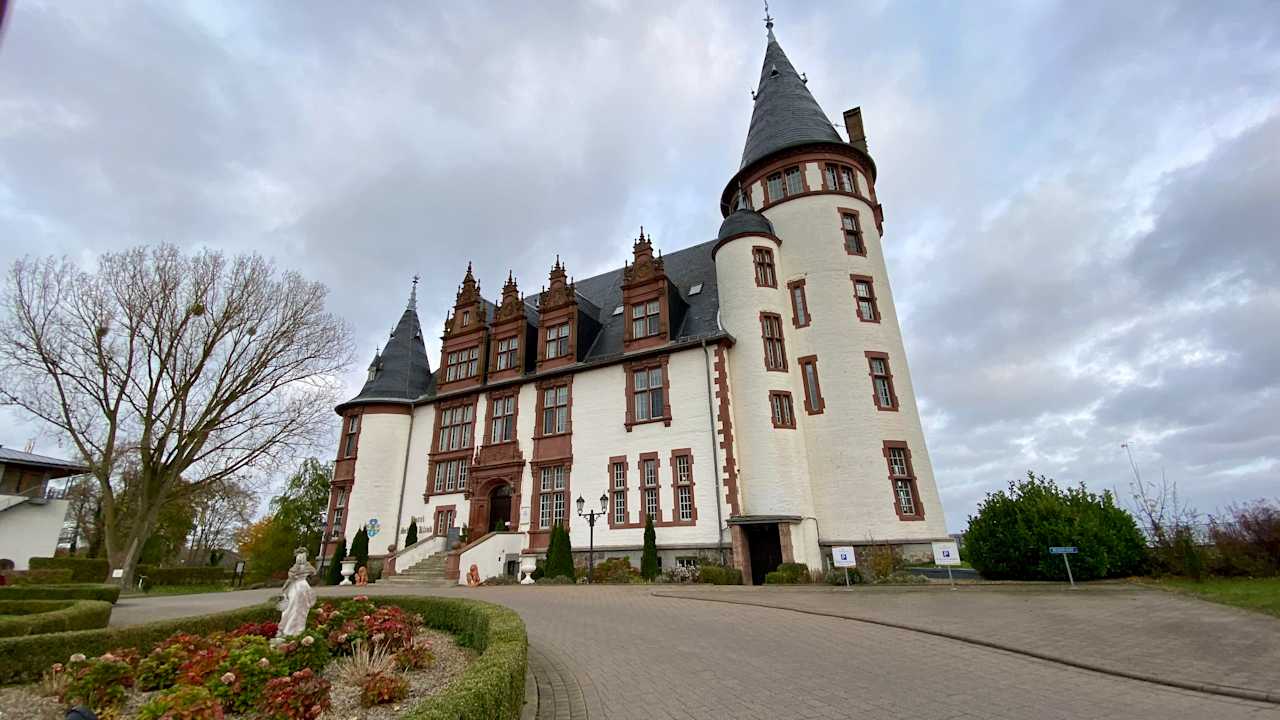 Außenansicht Seehotel Schloss Klink