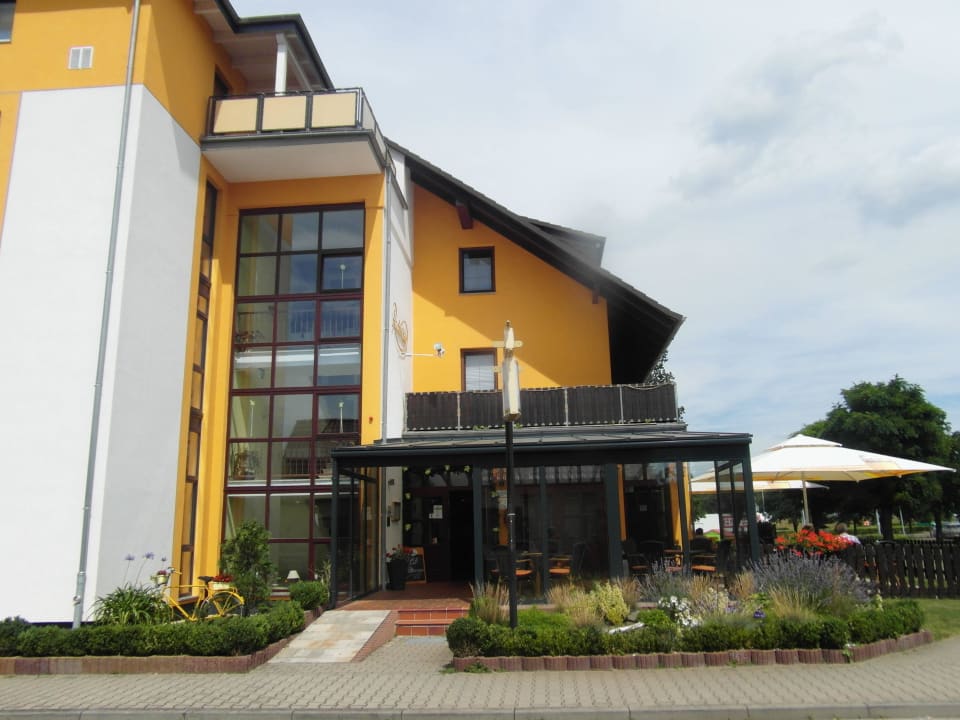 Wintergarten und Eingang Hotel Willmersdorfer Hof