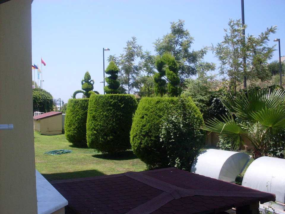 Garten vorm Balkon Grand Seker Hotel