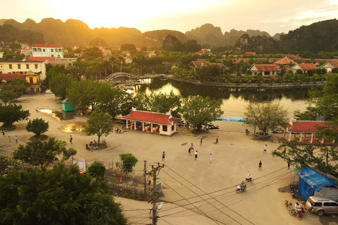 Der Bootsanleger vom Hotel aus gesehen The Long Hotel Ninh Binh