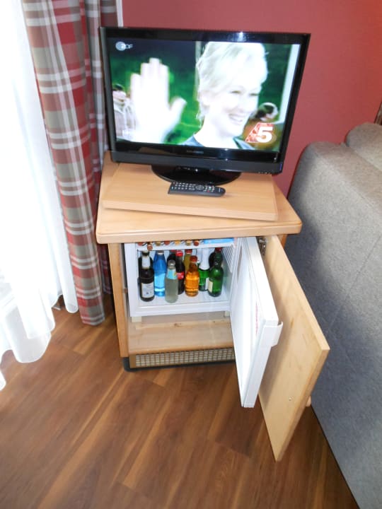 Zimmer: TV und Minibar Landhotel Gasthof Krone