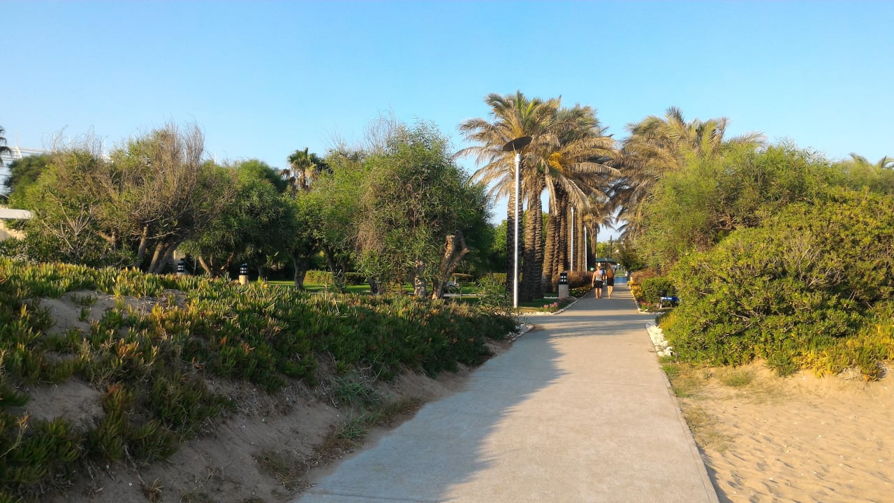 Der Weg vom Strand zum Hotel... AQI Pegasos World