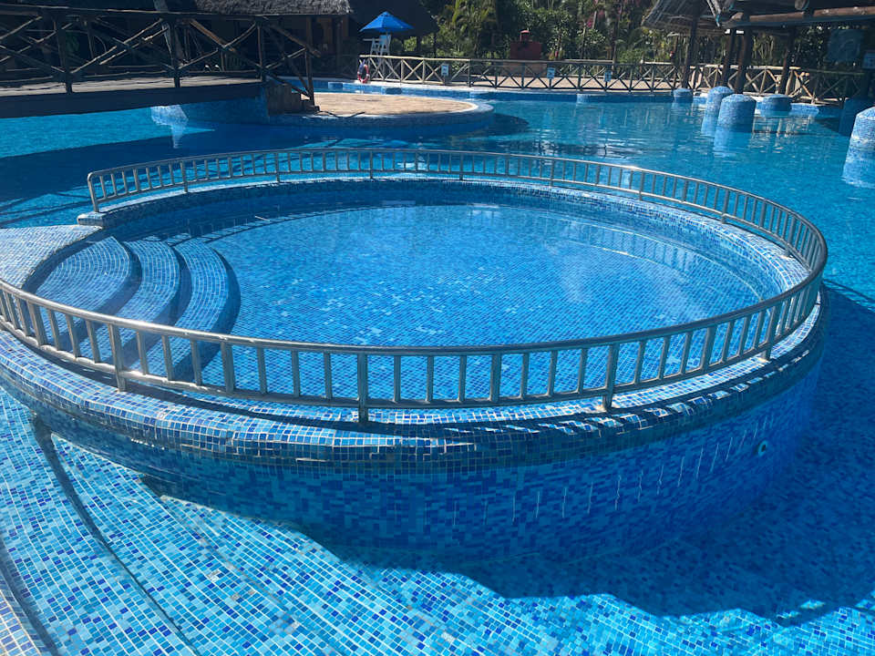 Pool Ocean Paradise Resort & Spa