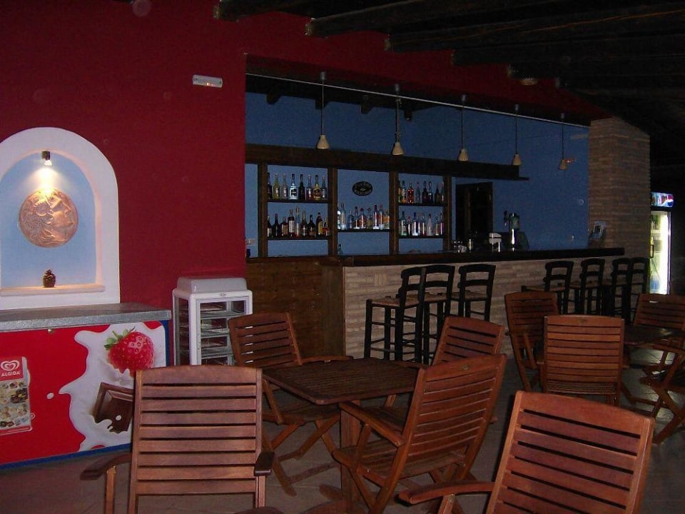 Die Poolbar Porto Koukla Beach